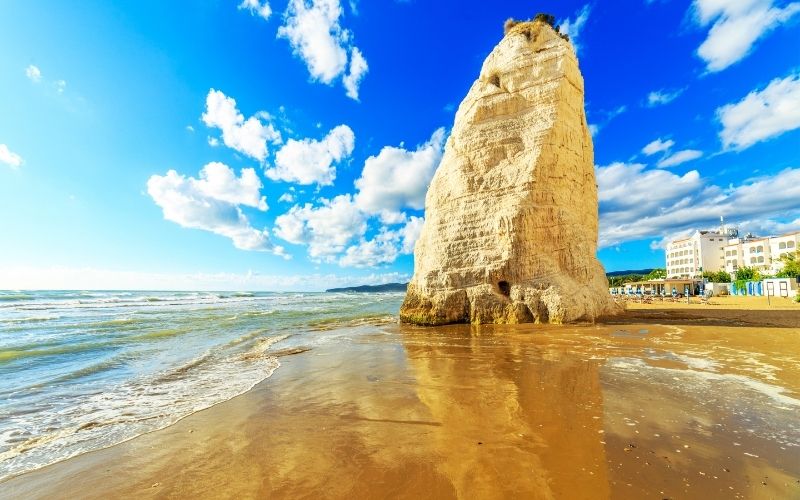 PASQUA NEL GARGANO, TRA FEDE E NATURA